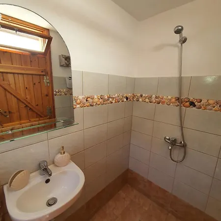 Doukas By The Sea-little Paradise-beachfront Daire